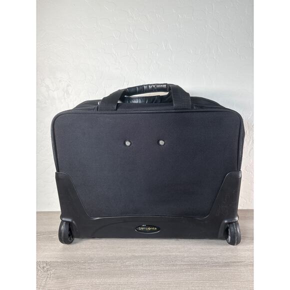 Samsonite Heritage Wheeled Business Carrying Carry-On Bag
Case for 17" Laptop - Picture 4 of 9